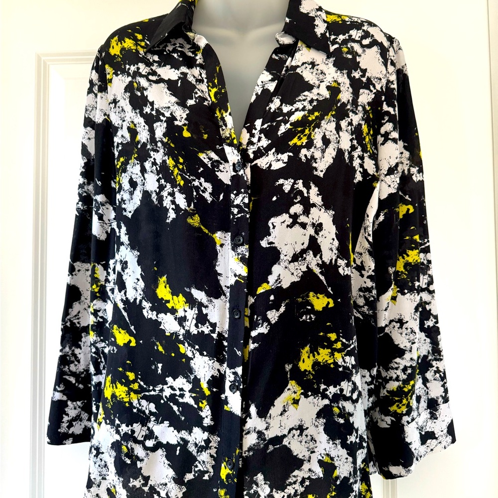 Alice and Olivia silk women’s large blouse. Black/white/chartreuse.